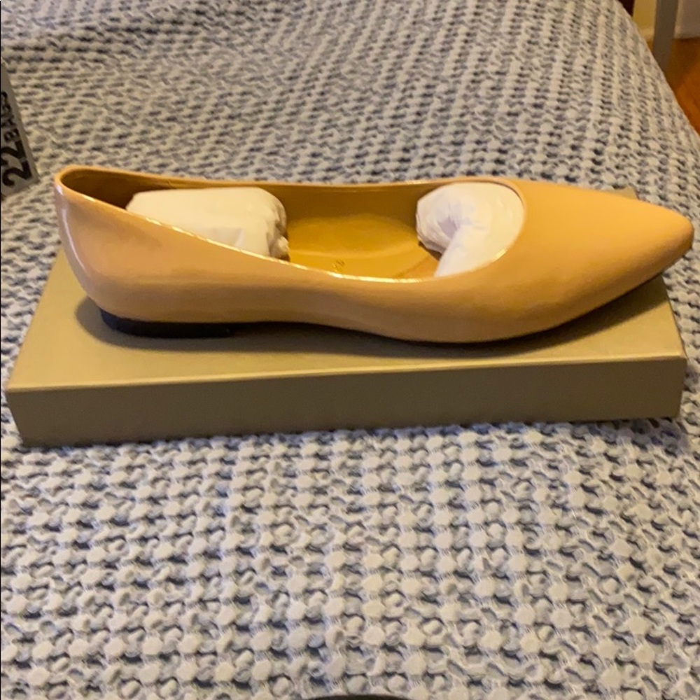 Trotters Nude patent flat